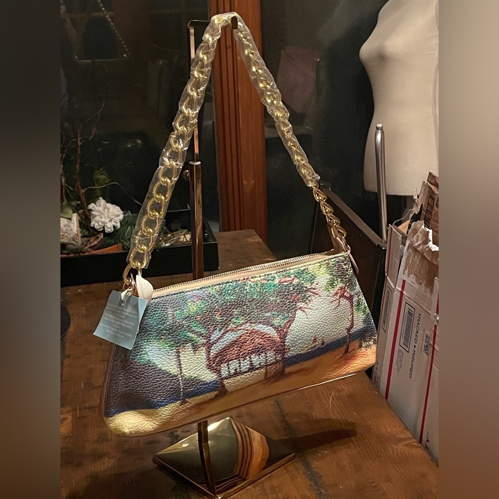 This gorgeous bag is a true work of art! - Picture 2 of 8